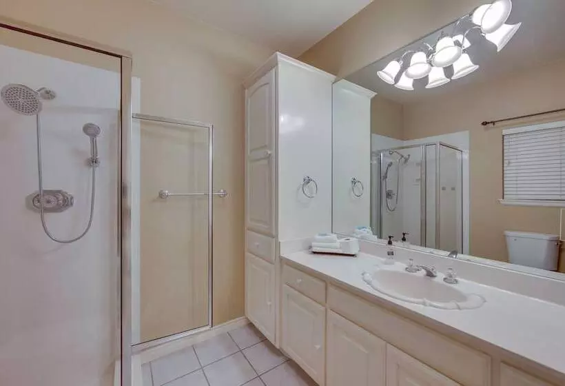 Lovely Hawkins Home W/ Patio & Hangar Garage!