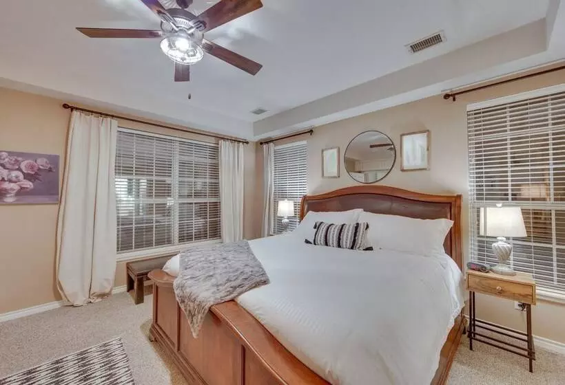 Lovely Hawkins Home W/ Patio & Hangar Garage!