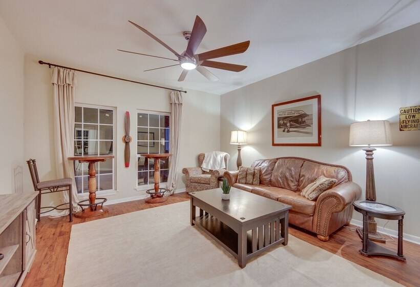 Lovely Hawkins Home W/ Patio & Hangar Garage!