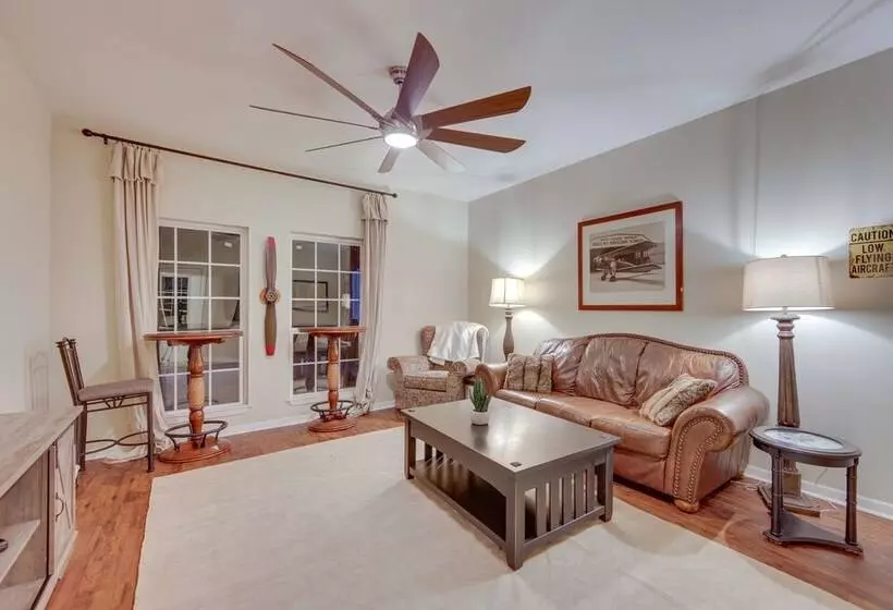 Lovely Hawkins Home W/ Patio & Hangar Garage!