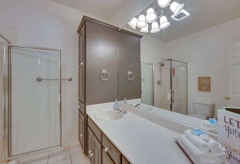 Lovely Hawkins Home W/ Patio & Hangar Garage!