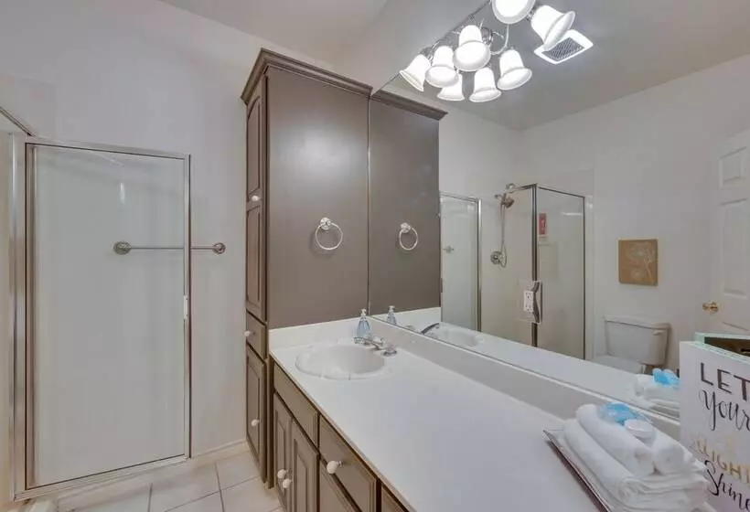 Lovely Hawkins Home W/ Patio & Hangar Garage!