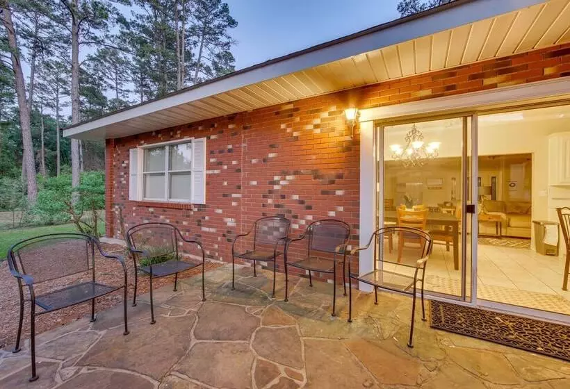Lovely Hawkins Home W/ Patio & Hangar Garage!