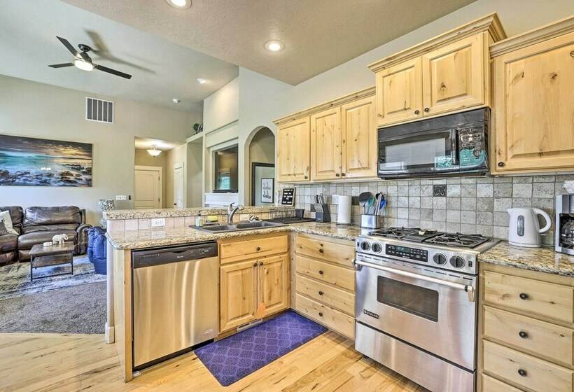 Meridian Home W/ Games & Patio: Pets Welcome!