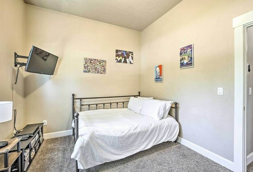 Meridian Home W/ Games & Patio: Pets Welcome!