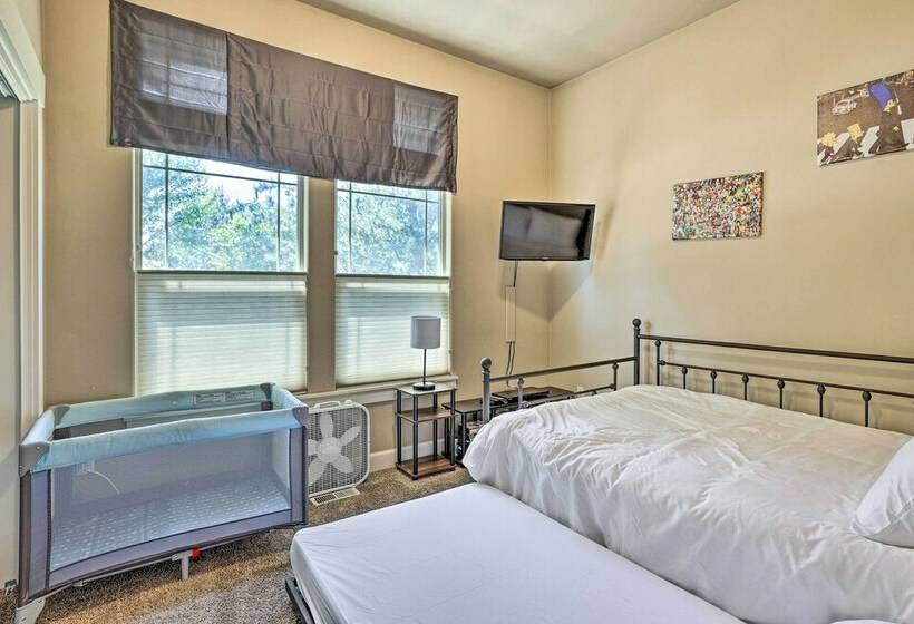 Meridian Home W/ Games & Patio: Pets Welcome!