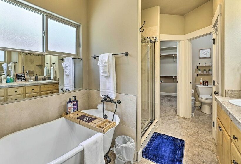 Meridian Home W/ Games & Patio: Pets Welcome!