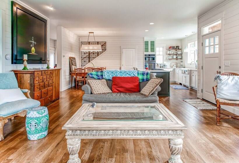 Modern Gearhart Getaway, Walk To Beach & Downtown!