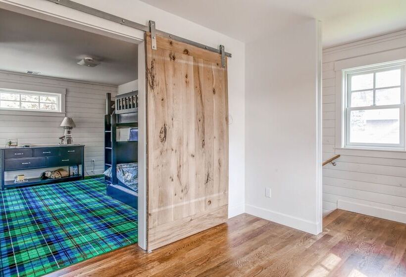 Modern Gearhart Getaway, Walk To Beach & Downtown!