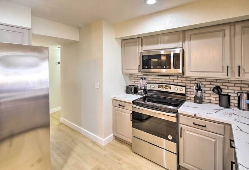 Modern Lake Havasu Retreat: Lake & Mountain Views!