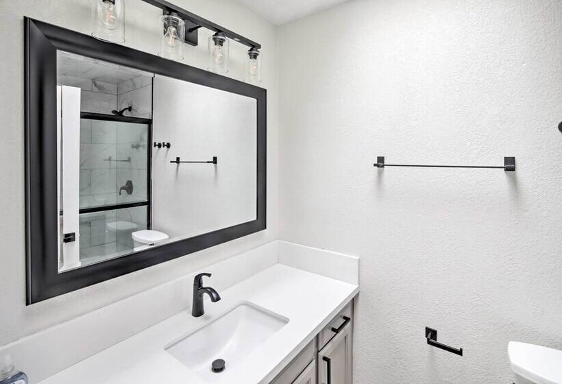 Modern Lake Havasu Retreat: Lake & Mountain Views!