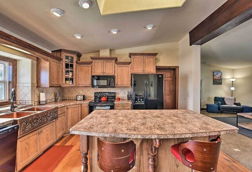 Nathrop Escape W/ Grill: 2 Mi To Hot Springs!