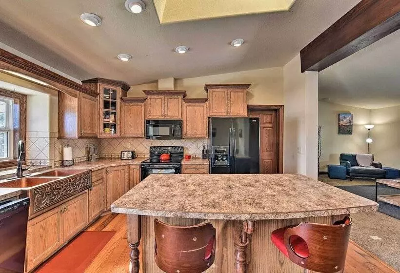 Nathrop Escape W/ Grill: 2 Mi To Hot Springs!