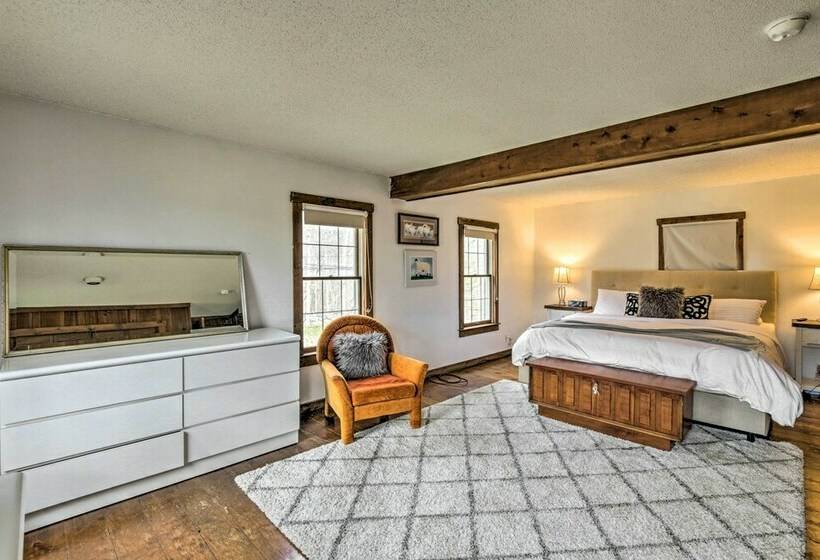 Petfriendly Woodbury Cottage W/ Fire Pit & Pool!