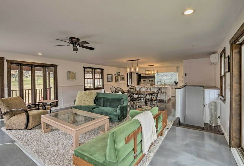 Petfriendly Woodbury Cottage W/ Fire Pit & Pool!