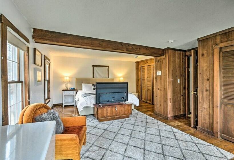 Petfriendly Woodbury Cottage W/ Fire Pit & Pool!