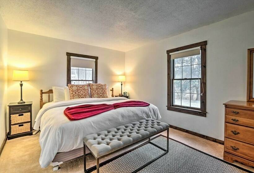 Petfriendly Woodbury Cottage W/ Fire Pit & Pool!