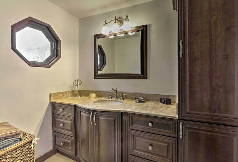 Petfriendly Woodbury Cottage W/ Fire Pit & Pool!