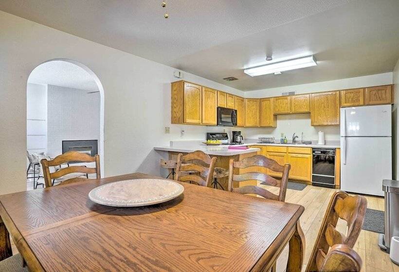 Convenient Prescott Home: Close To Hiking & Dtwn!