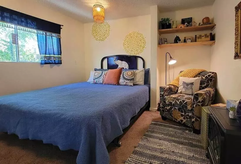 Quaint & Cozy Cottage: 3 Mi To Palisade Wineries!