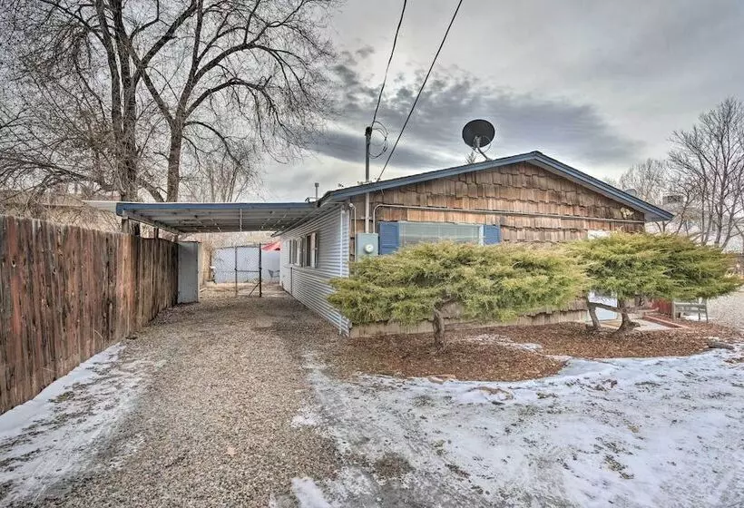 Quaint & Cozy Cottage: 3 Mi To Palisade Wineries!