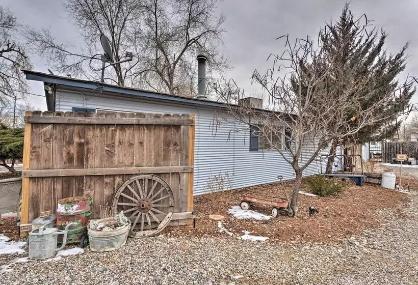 Quaint & Cozy Cottage: 3 Mi To Palisade Wineries!