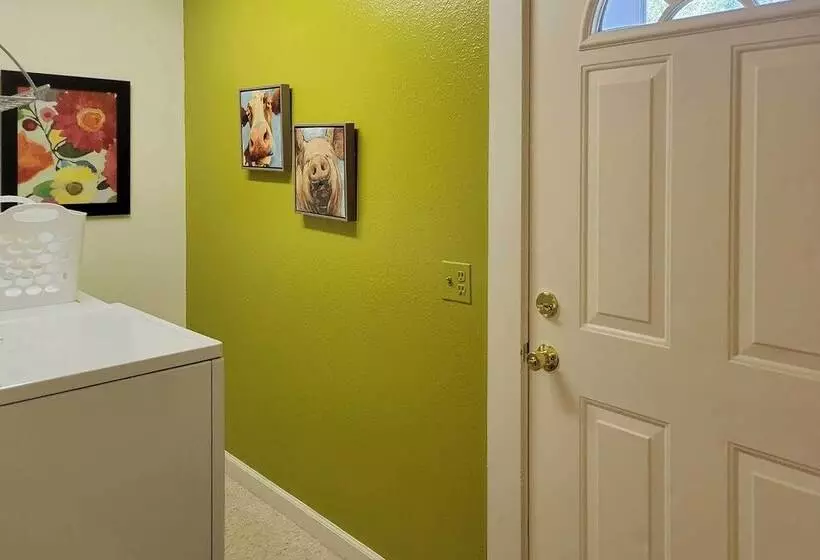 Quaint & Cozy Cottage: 3 Mi To Palisade Wineries!