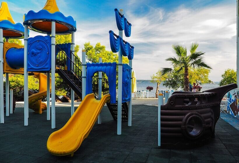 אתר נופש Salve Croatia Mobile Homes In Amadria Park Trogir