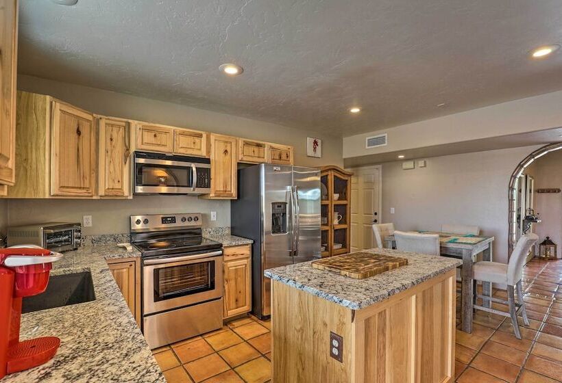 Serene North Tucson Casita: Drive To Golf Courses!