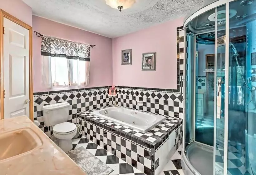 Spacious Long Pond Home Near Camelback Mtn Resort!