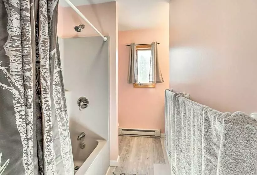 Spacious Long Pond Home Near Camelback Mtn Resort!