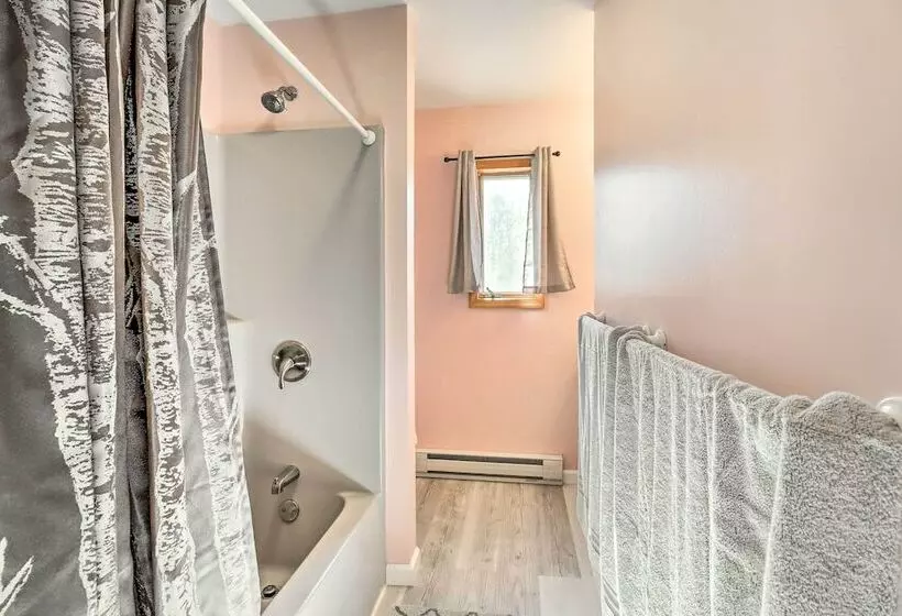 Spacious Long Pond Home Near Camelback Mtn Resort!