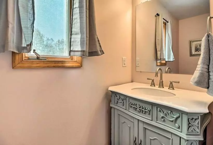 Spacious Long Pond Home Near Camelback Mtn Resort!