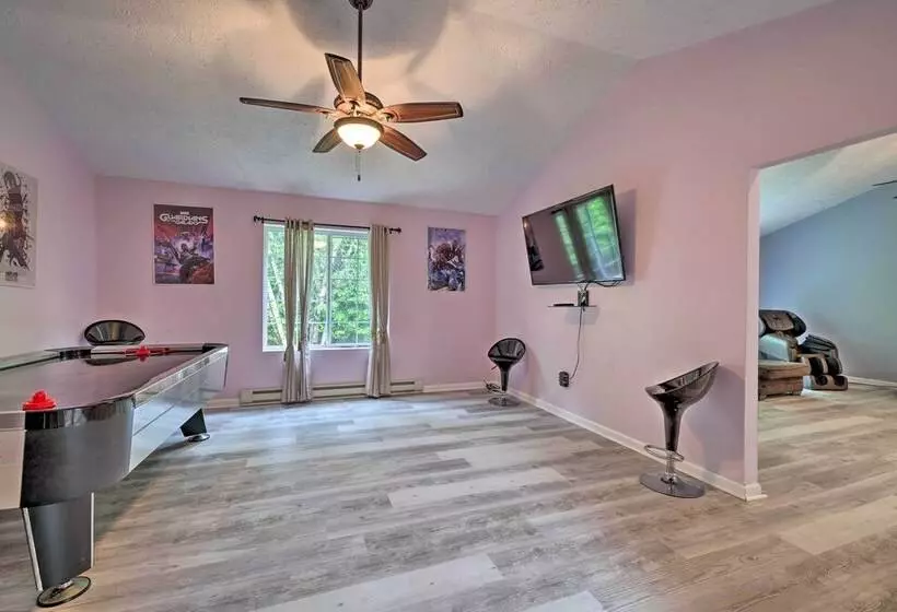 Spacious Long Pond Home Near Camelback Mtn Resort!