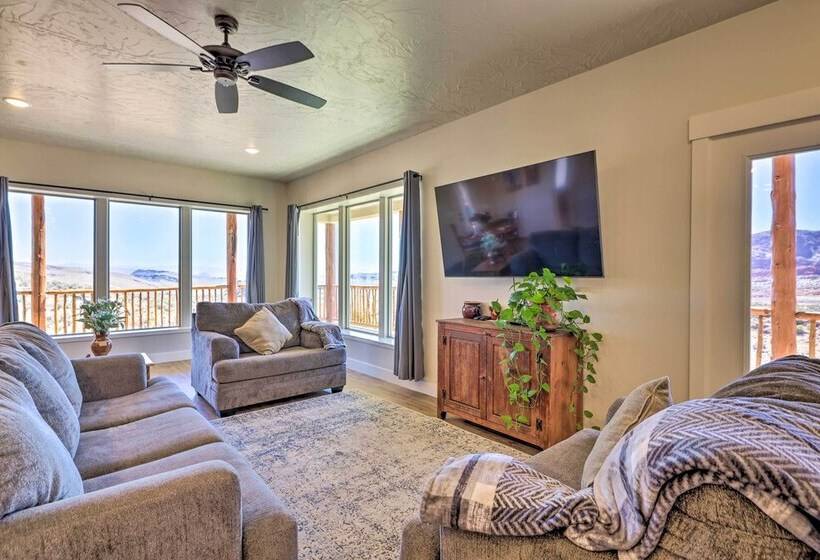 Stunning Adobe Home Overlooking Silver Reef