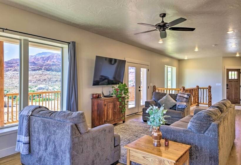 Stunning Adobe Home Overlooking Silver Reef