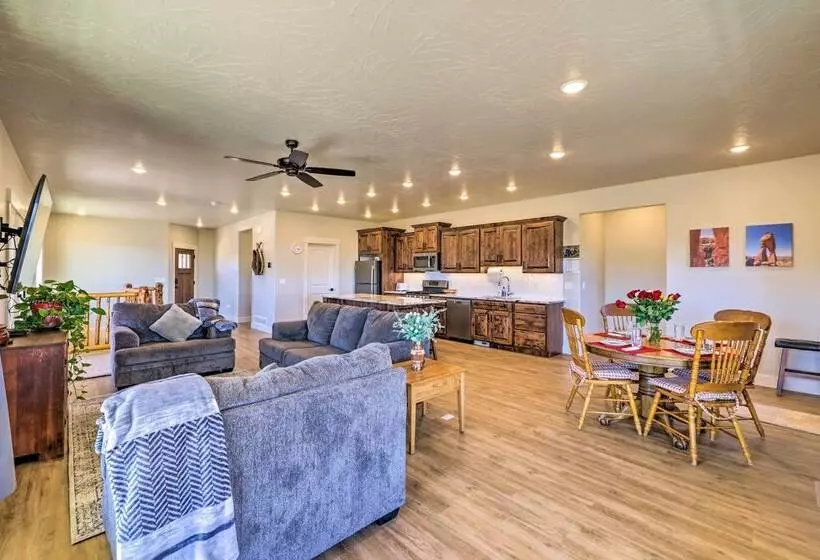 Stunning Adobe Home Overlooking Silver Reef