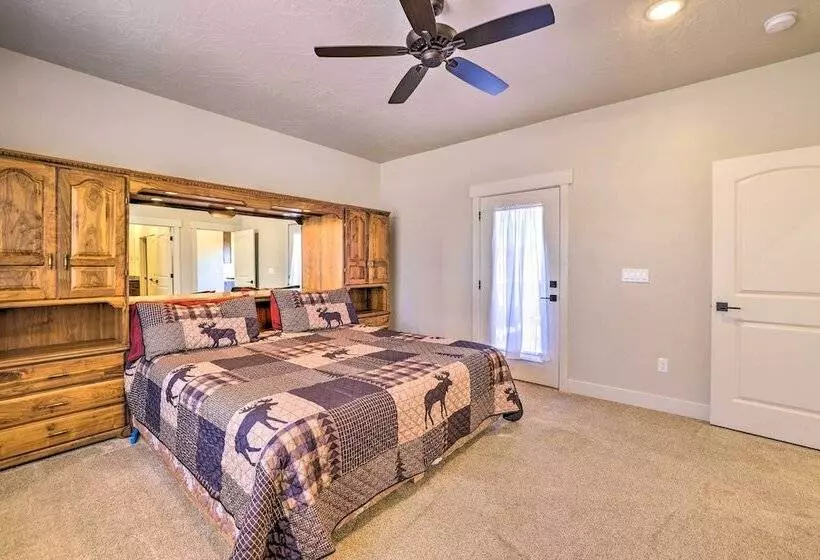 Stunning Adobe Home Overlooking Silver Reef