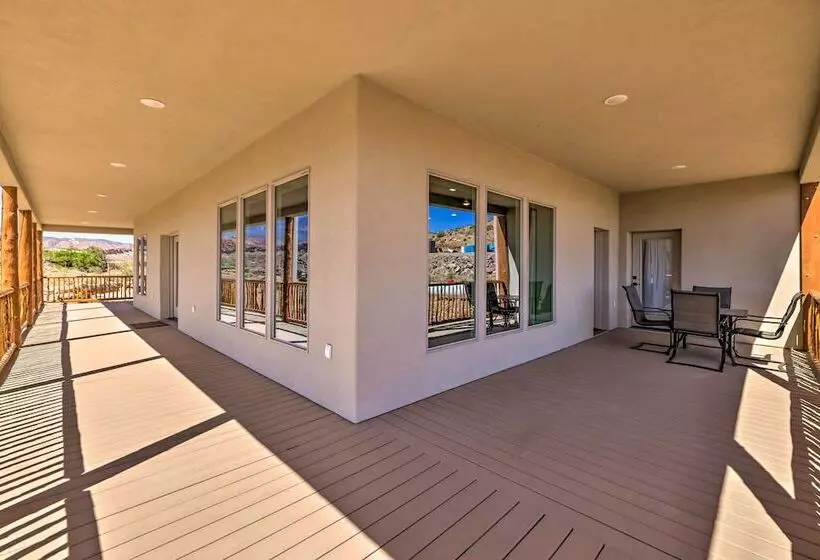 Stunning Adobe Home Overlooking Silver Reef