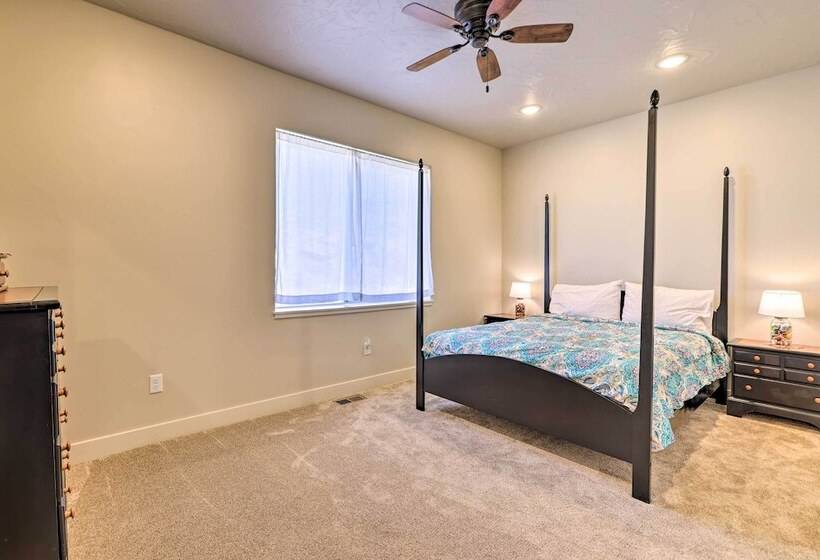 Stunning Adobe Home Overlooking Silver Reef