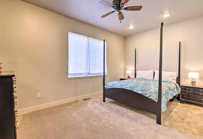 Stunning Adobe Home Overlooking Silver Reef