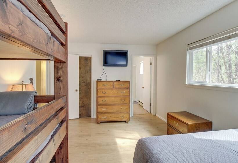 Near Golf & Hiking: Updated Country Club Cabin!