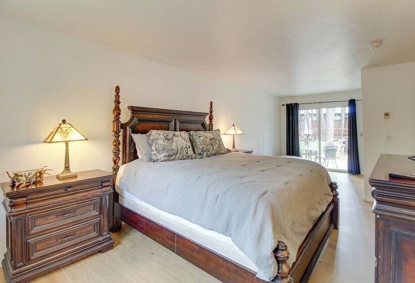 Near Golf & Hiking: Updated Country Club Cabin!