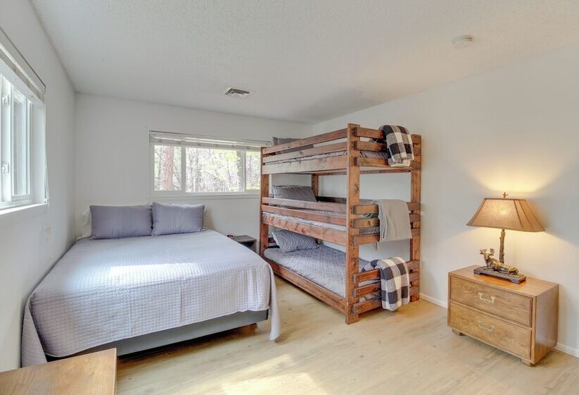 Near Golf & Hiking: Updated Country Club Cabin!