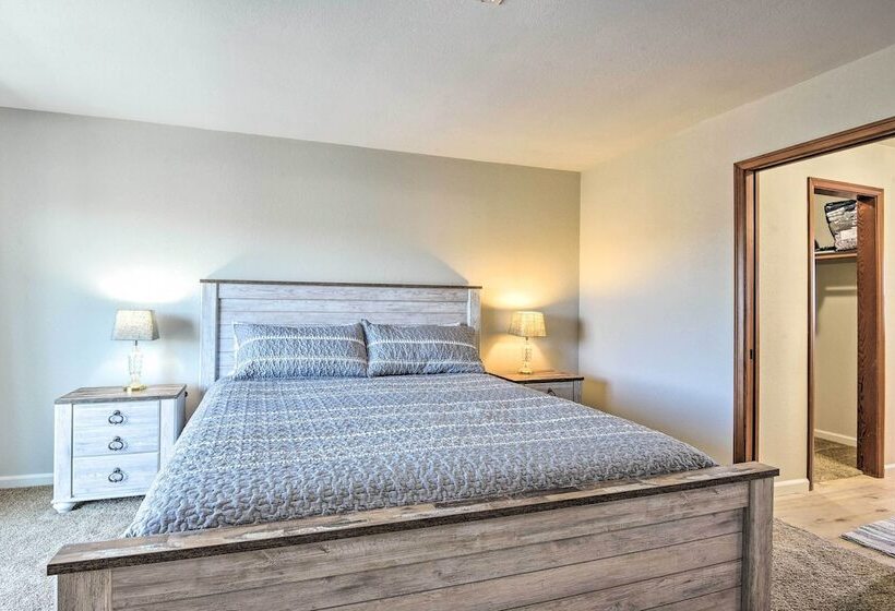 Waterfront Oxnard Escape W/ Kayaks & Dock!