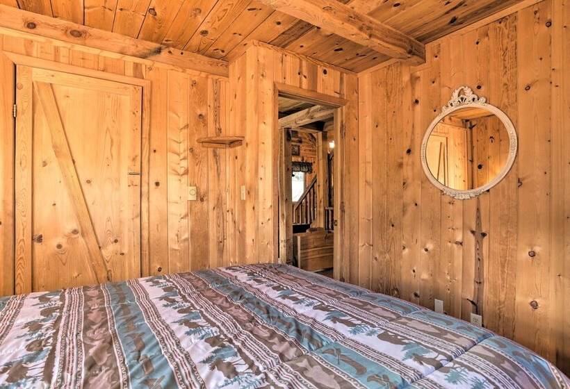 Whitewood Cabin: Deck, Gas Grill & Hot Tub!