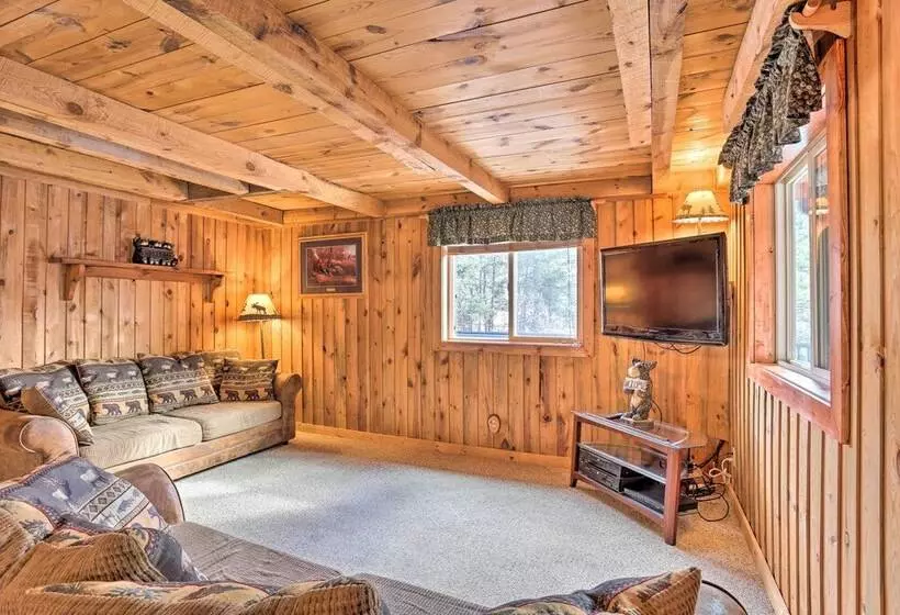 Whitewood Cabin: Deck, Gas Grill & Hot Tub!