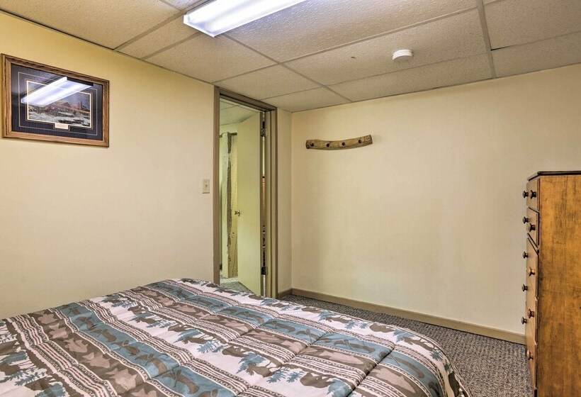 Whitewood Cabin: Deck, Gas Grill & Hot Tub!