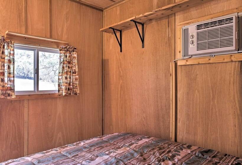 Whitewood Cabin: Deck, Gas Grill & Hot Tub!