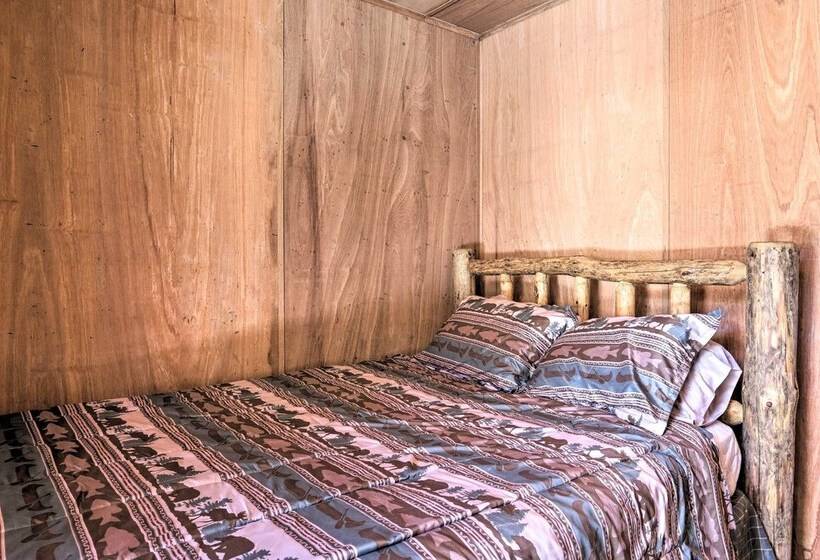 Whitewood Cabin: Deck, Gas Grill & Hot Tub!